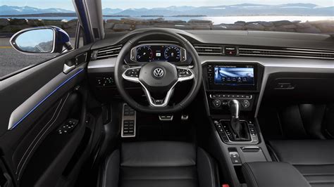 Schermo del sistema di infotainment MIB3 della Volkswagen Passat GTE