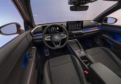 Display della Nuova Volkswagen T-Roc con Travel Assist attivo