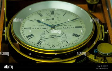 Illustrazione di un cronometro marino d'epoca