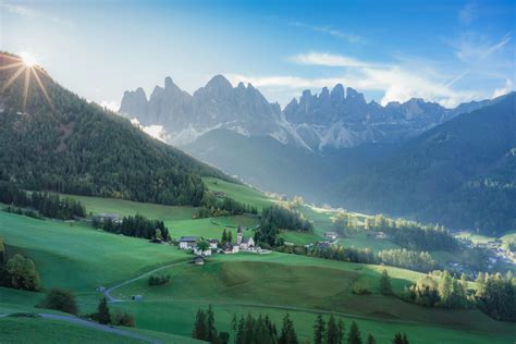 Vista panoramica di Longarone con le Dolomiti sullo sfondo