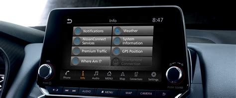 Schermo Nissan Connect con opzioni di aggiornamento
