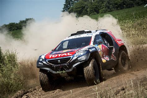 Peugeot 2008 DKR in azione nel deserto