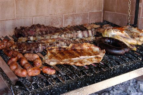 Immagine di un piatto tipico argentino (es. asado)