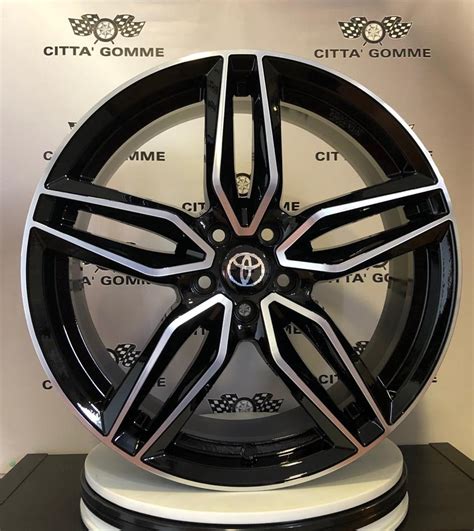 Cerchi in lega sportivi per Toyota RAV4