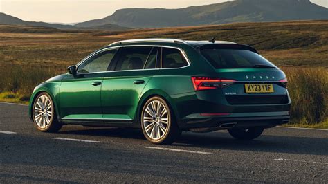 Skoda Superb Wagon esterna