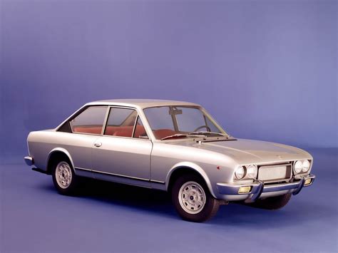 Dettaglio della fiancata della Fiat 124 Sport Coupé CC