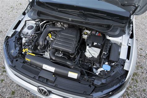 dettaglio visivo del vano motore Polo 6N2