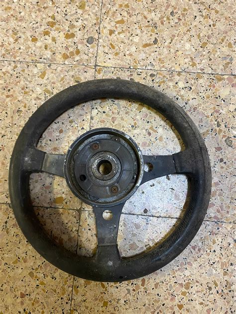 Volante auto ricoperto artigianalmente
