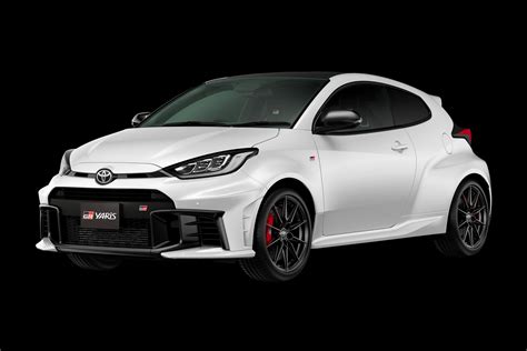 Vista laterale della Toyota GR Yaris con dettagli sportivi