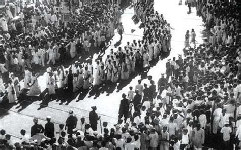 Gandhi durante la Marcia del Sale
