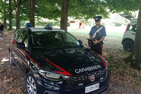 Carabinieri sul luogo dell'incidente