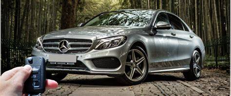 Infografica con i dati tecnici chiave della Mercedes Classe C 220