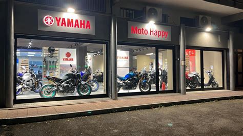 Concessionario Yamaha con esposizione di moto