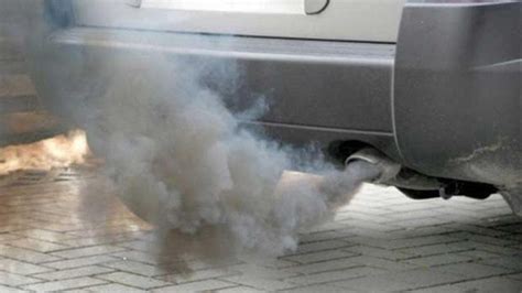 Tipi di fumo dal tubo di scarico e loro significato