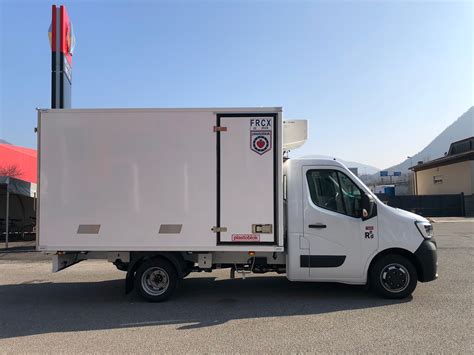 Interno di un furgone isotermico con gruppo frigorifero installato