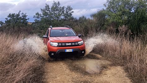 Dacia Duster in ambiente fuoristrada