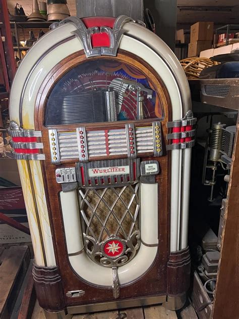 Un classico jukebox Wurlitzer degli anni '40