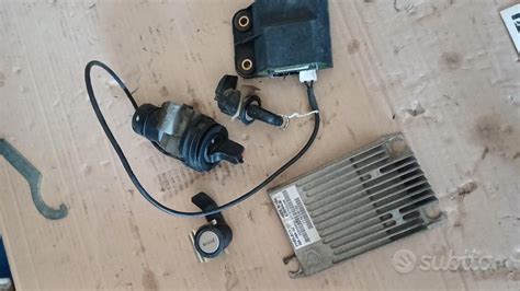 Immagine di un assortimento di ricambi per scooter