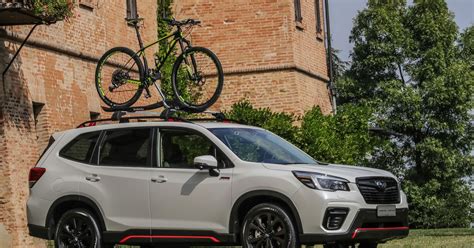 Subaru Forester 4DVENTURE con dettagli arancioni
