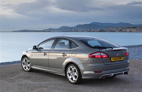Ford Mondeo 2010 vista laterale