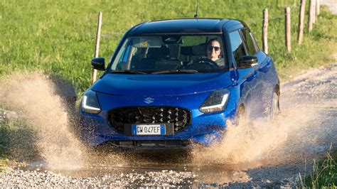 Suzuki Swift 4x4 su strada sterrata