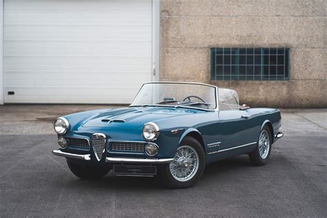 Alfa Romeo 2000 Spider Touring