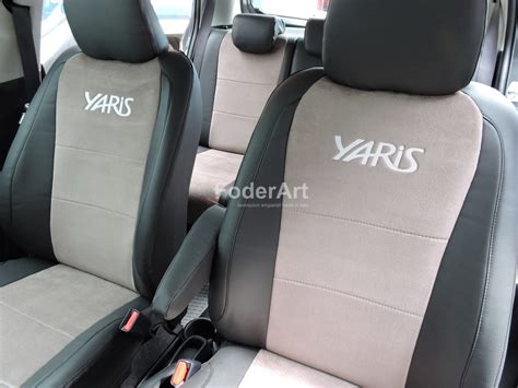 Toyota Yaris con fodere di protezione sui sedili