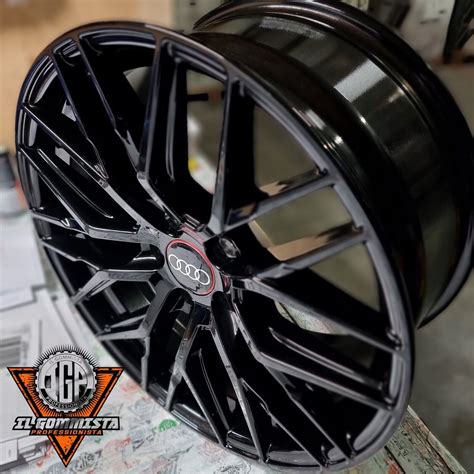 Audi A3 8P nera con kit aerodinamico e cerchi sportivi