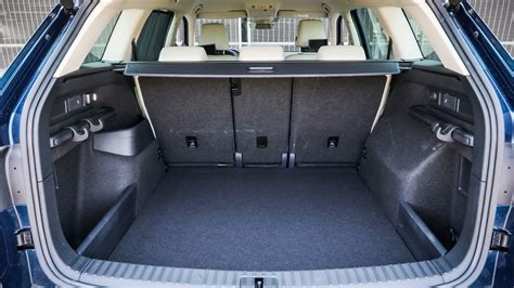 Skoda Kodiaq bagagliaio aperto con protezione installata