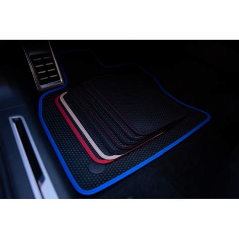 Dettaglio tappetini gomma TPE Lexus IS