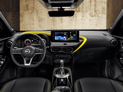 Interni Nissan Juke con consolle centrale a forma di serbatoio moto