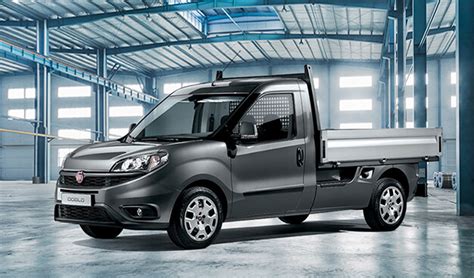 Fiat Doblò Work-Up con pianale aperto in un contesto lavorativo