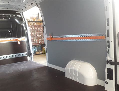 Interno Renault Master con protezione vano di carico