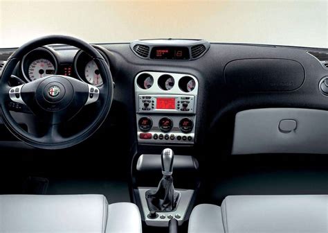 Interni Alfa Romeo 156 con sedili sportivi
