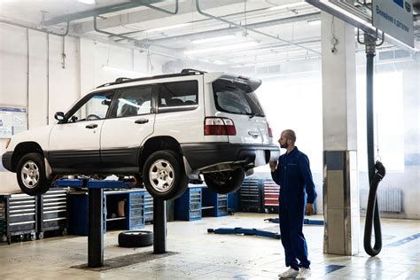 Manutenzione periodica dell'auto