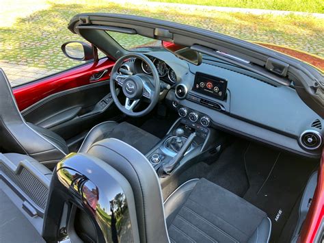 Interni di una Mazda MX-5 (allestimento Sport)