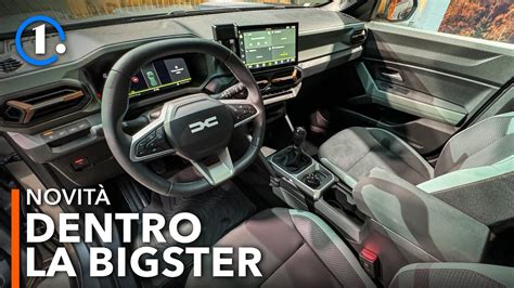 Dacia Bigster interni con schermo multimediale