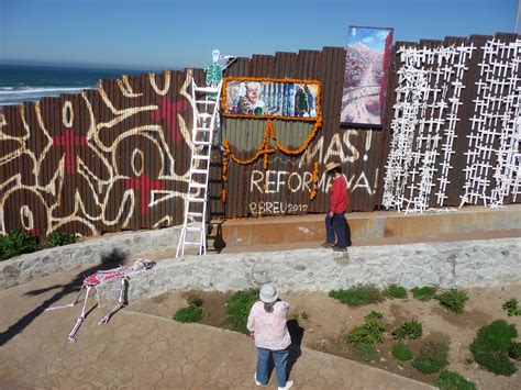 Murales sul muro di Tijuana