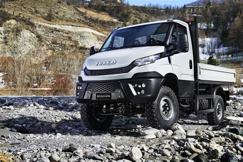 Iveco Daily 4x4 con cerchi scampanati in azione