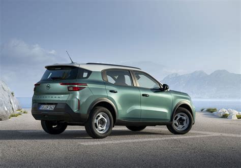 Opel Frontera 2025 vista laterale con tetto a contrasto