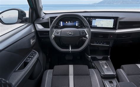 Interno Opel Frontera con doppio display