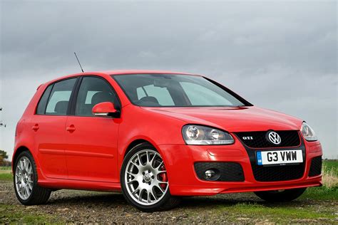 Volkswagen Golf GTI MK5 su strada