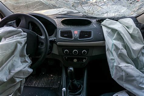 Cruscotto danneggiato con airbag esploso