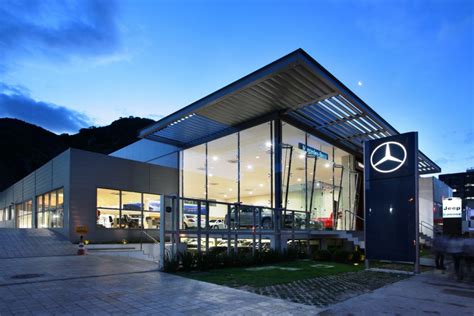 Esterno moderno concessionaria Mercedes-Benz