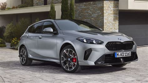 Nuova BMW Serie 1 in movimento su strada