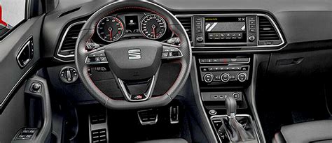 Interno della SEAT Ateca con focus sul bagagliaio