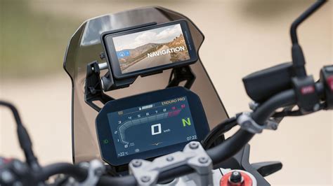 Esempio di interfaccia TFT BMW Motorrad con navigazione