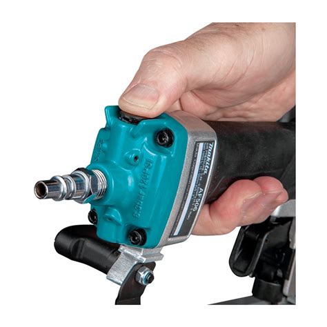 Dettaglio dell'impugnatura ergonomica della Makita AF506