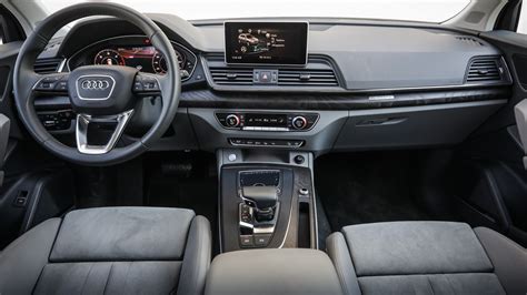 Interni Audi Q5 con display a colori