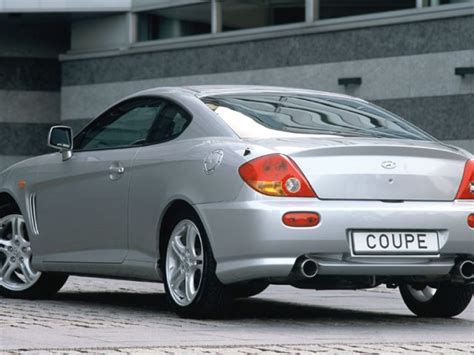 Hyundai Coupé in curva